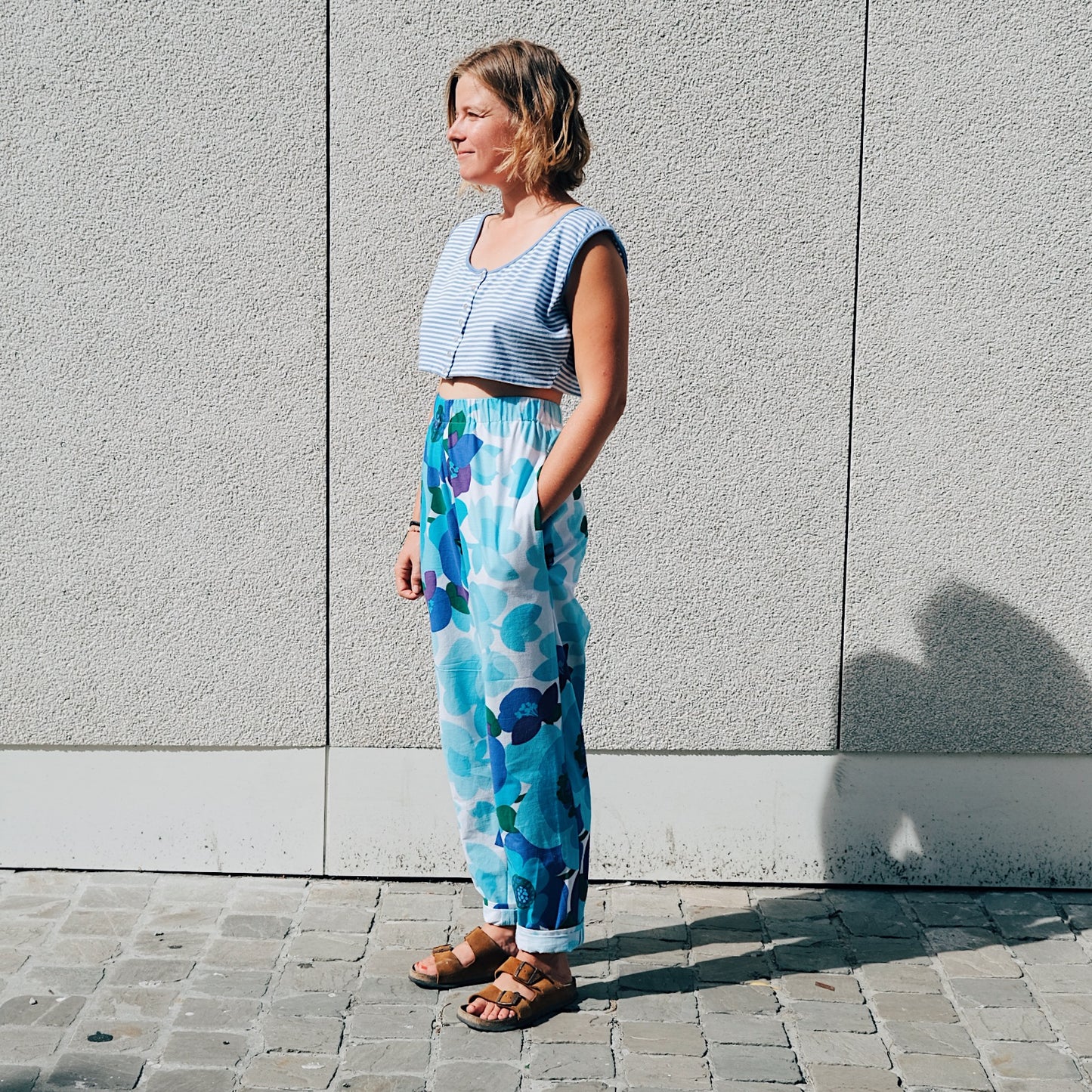 Pantalon droit fleurs bleues