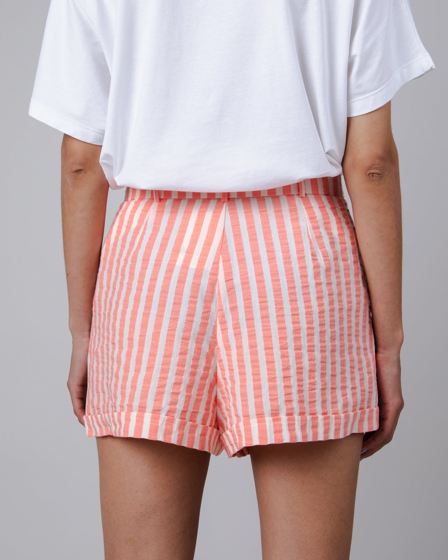 Short à ceinture ligné corail