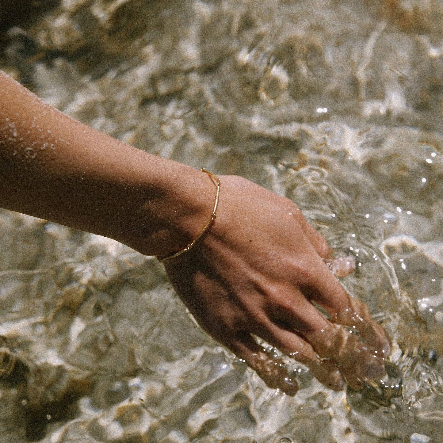 Bracelet Enea en chaîne articulée dorée, résistant à l'eau
