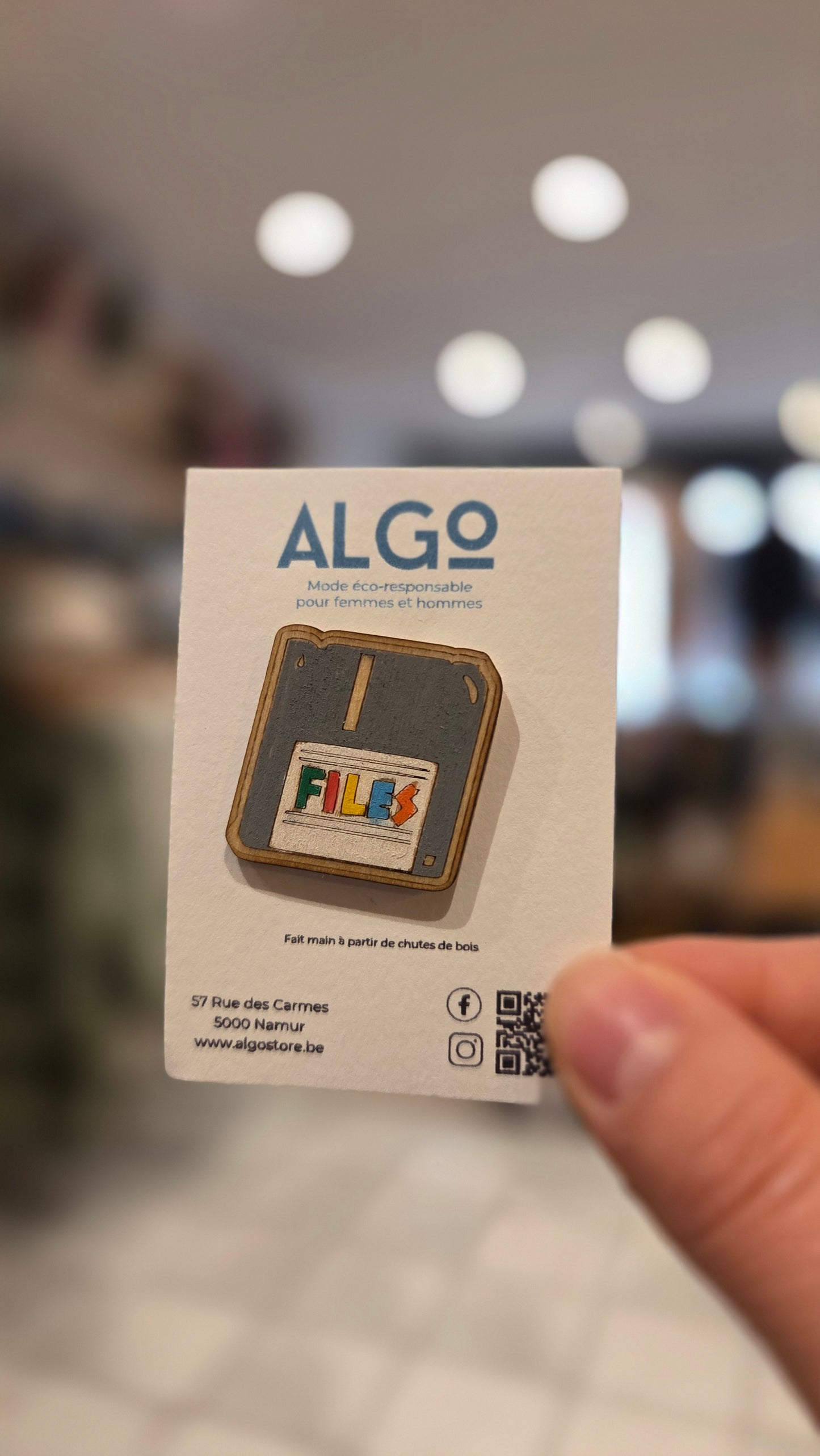 Pin's - Disquette grise/multi